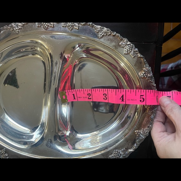 Old English Silver Plated Covered Entree Tray - Picture 12 of 13